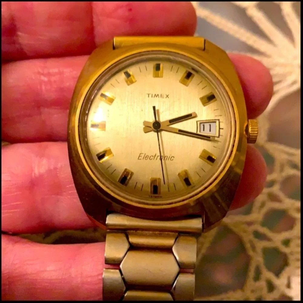 Timex Estate Sale Watch needs battery please read below 👇